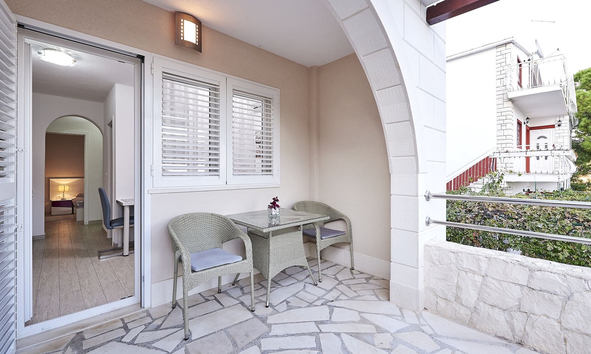 Okrug Gornji Apartment | One bedroom apartment with terrace and sea view Mavarštica, Čiovo (A-17803-d)