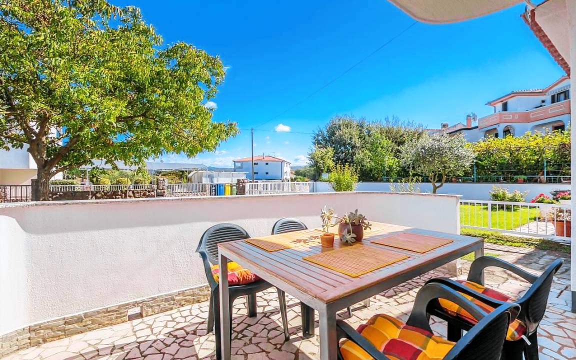 Vantacici Apartment | One bedroom apartment with terrace and sea view Vantačići, Krk (A-5313-a)