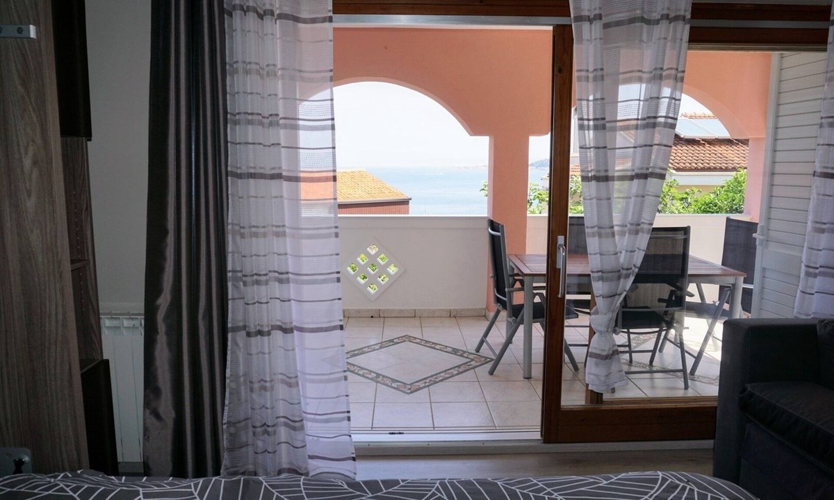Crveni Vrh Apartment | One bedroom apartment with balcony and sea view Crveni Vrh, Umag (A-27181-a)