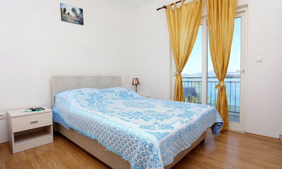 Putnikovic Apartment | One bedroom apartment near beach Žuronja, Pelješac (A-10137-b)