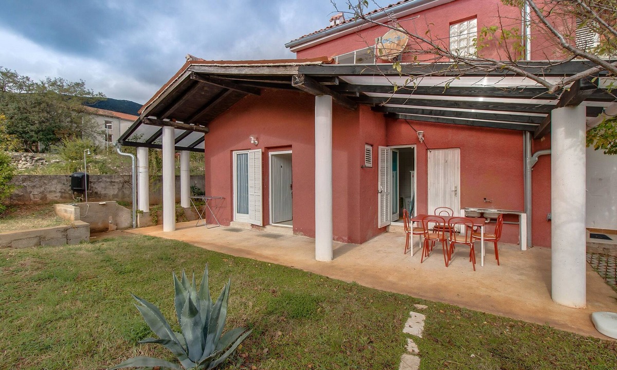 Nerezine Apartment | One bedroom apartment with terrace and sea view Nerezine, Lošinj (A-2516-a)