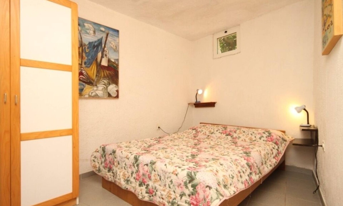 Nerezine Apartment | One bedroom apartment with air-conditioning Nerezine, Lošinj (A-330-b)