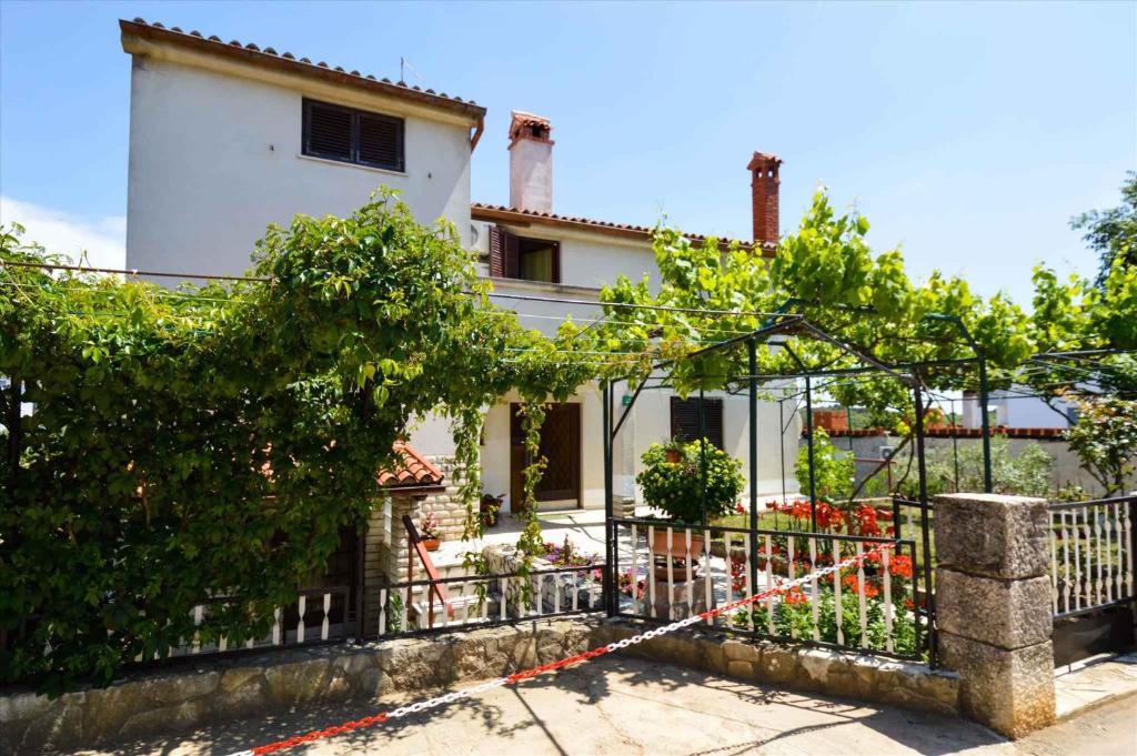 Stinjan Apartment | One-Bedroom Apartment in Stinjan I