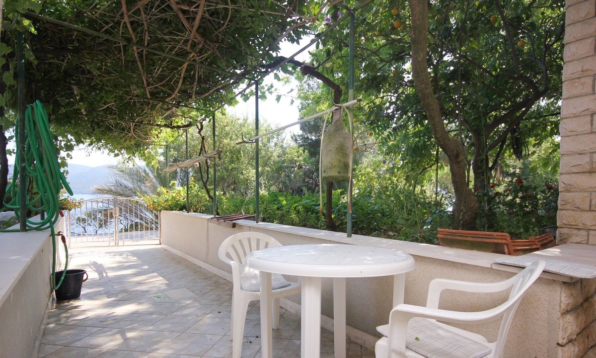 Viganj Apartment | One bedroom apartment near beach Viganj, Pelješac (A-633-e)