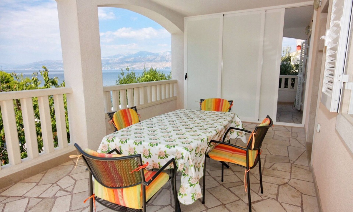 Postira Apartment | One bedroom apartment near beach Postira, Brač (A-5152-b)