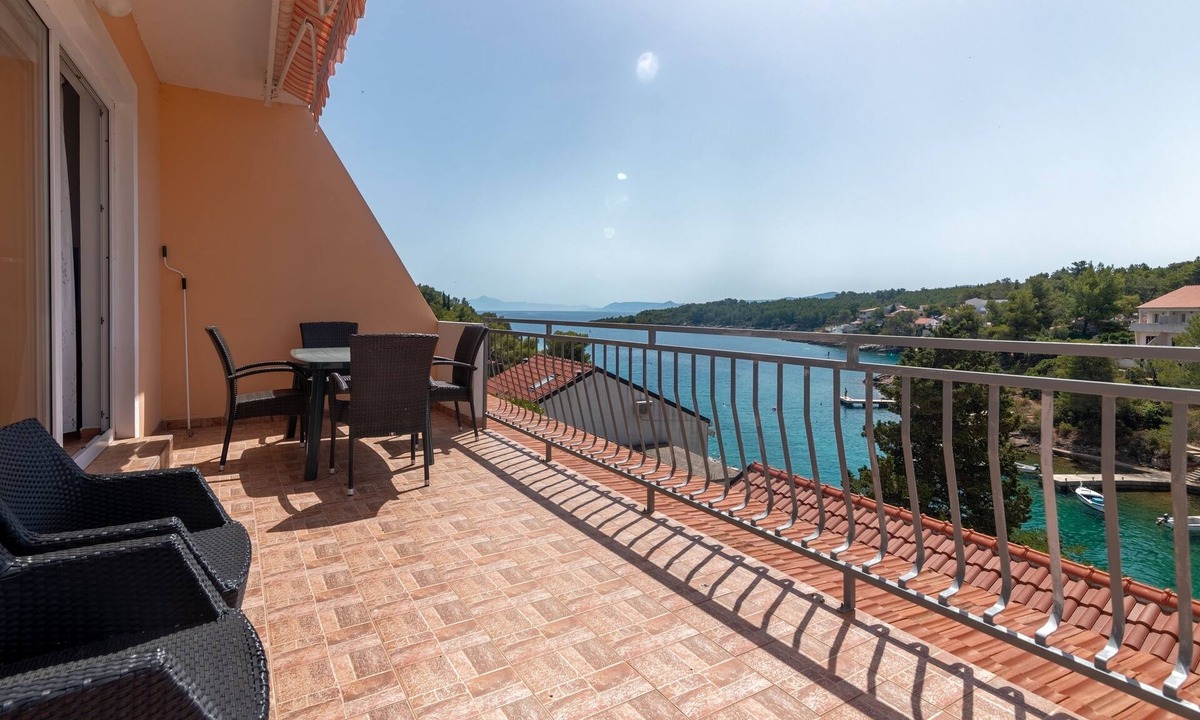 Cove Basina (Jelsa) Apartment | One bedroom apartment near beach Basina, Hvar (A-11923-b)