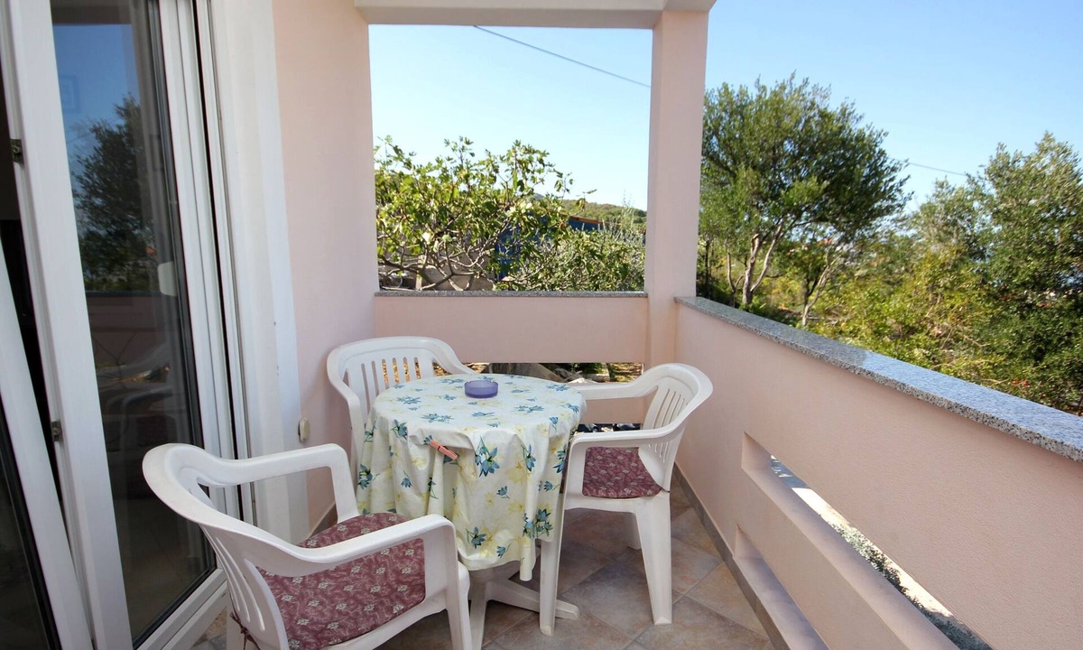 Lukoran Apartment | One bedroom apartment with terrace and sea view Lukoran, Ugljan (A-836-b)
