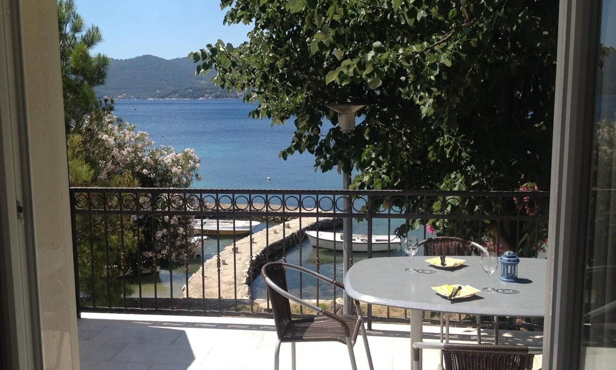 Viganj Apartment | One bedroom apartment with terrace and sea view Viganj, Pelješac (A-24522-a)