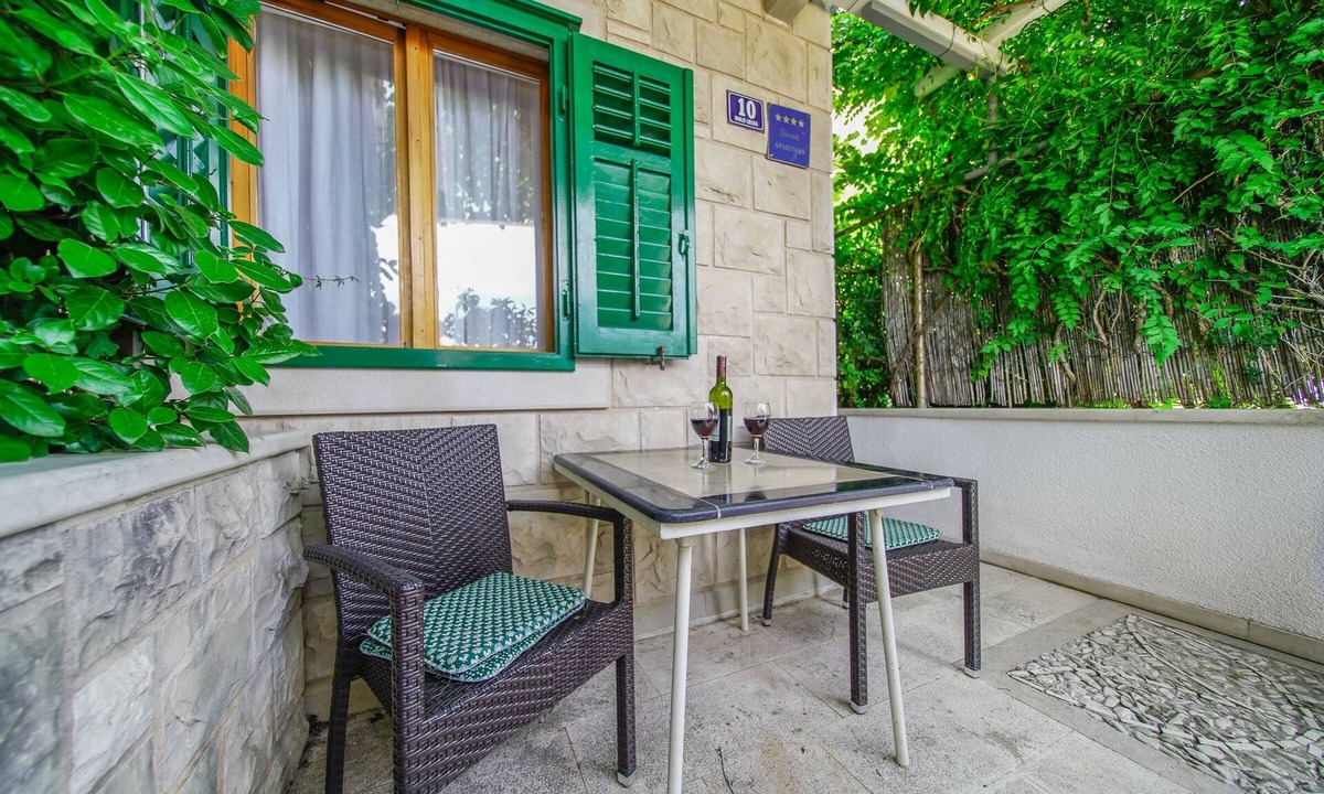 Postira Apartment | One bedroom apartment with terrace and sea view Postira, Brač (A-2913-a)