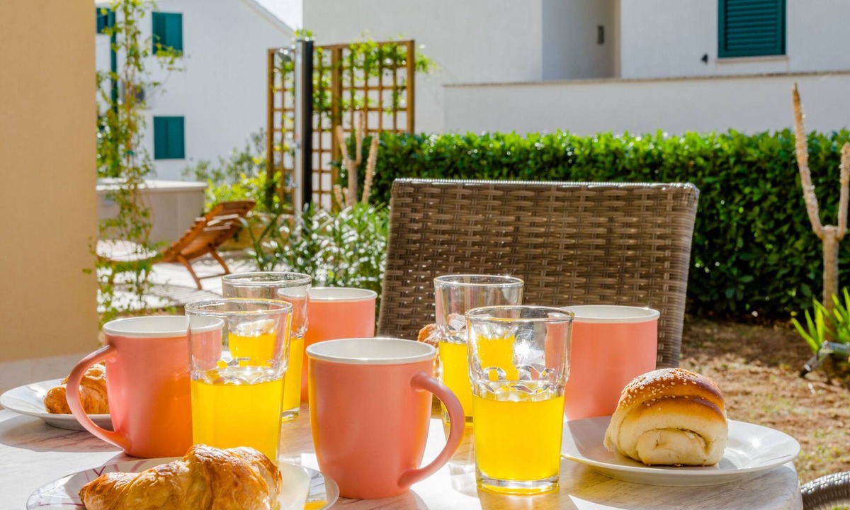 Cove Makarac (Milna) Apartment | One bedroom apartment with a swimming pool Milna, Brač (A-22122-a)