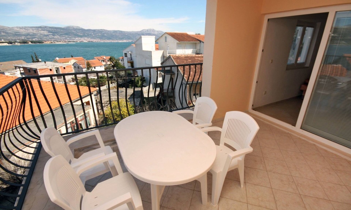 Municipality of Trogir Apartment | One bedroom apartment with terrace and sea view Mastrinka, Čiovo (A-4836-c)