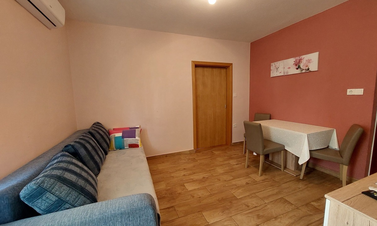 Mundanije Apartment | One bedroom apartment with terrace Mundanije, Rab (A-4953-e)