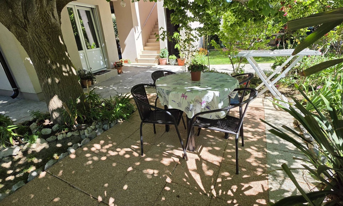 Mundanije Apartment | One bedroom apartment with terrace Mundanije, Rab (A-23315-a)
