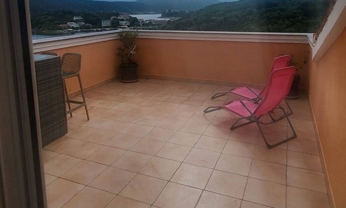 Rab Town Apartment | One bedroom apartment with terrace and sea view Supetarska Draga - Gonar, Rab (A-27566-c)