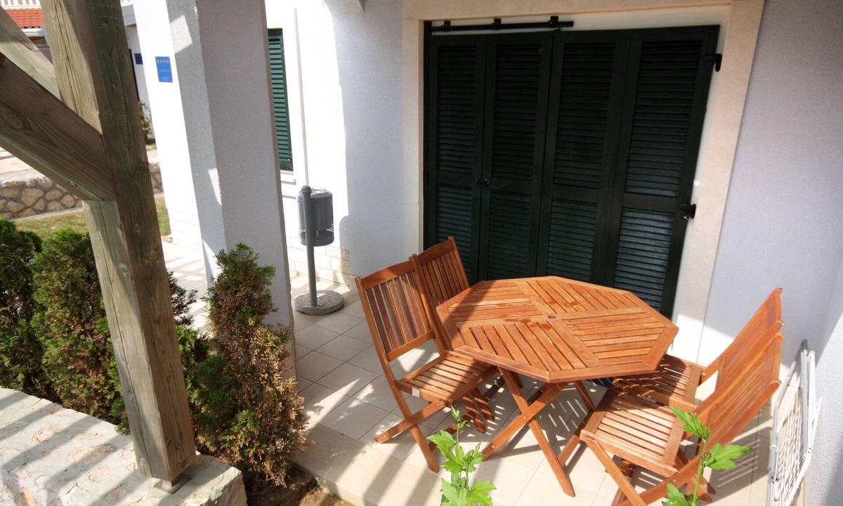 Kampor Apartment | One bedroom apartment with a swimming pool Palit, Rab (A-3210-b)