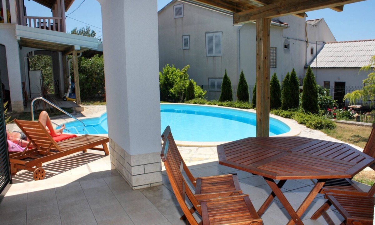 Palit Apartment | One bedroom apartment with a swimming pool Banjol, Rab (A-3215-a)