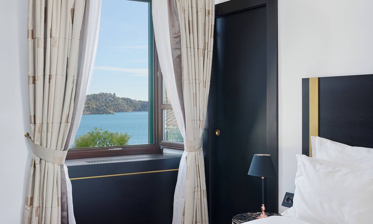 Grad Hotel | Palace Divnic by Armerun Heritage Hotel