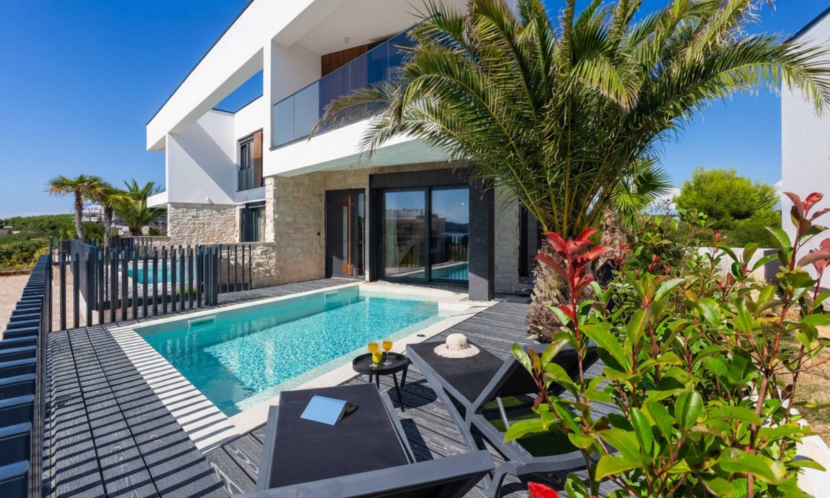 Medulin Villa | Palm Villa Emma with Pool, Medulin, Croatia