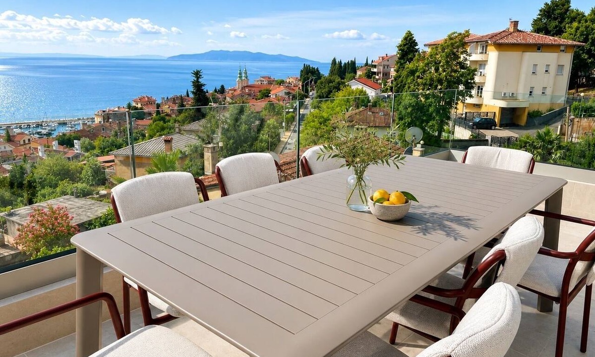 Volosko Apartment | Panoramic Sea View Apartment with 3 Bedrooms, 3 Bathrooms, A/C, Near Sea