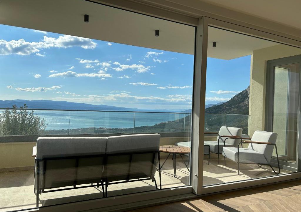 Bast House | Panoramic Sea View Villa in Bast, near Baska Voda - Pool, Sports Court, BBQ & Starlink