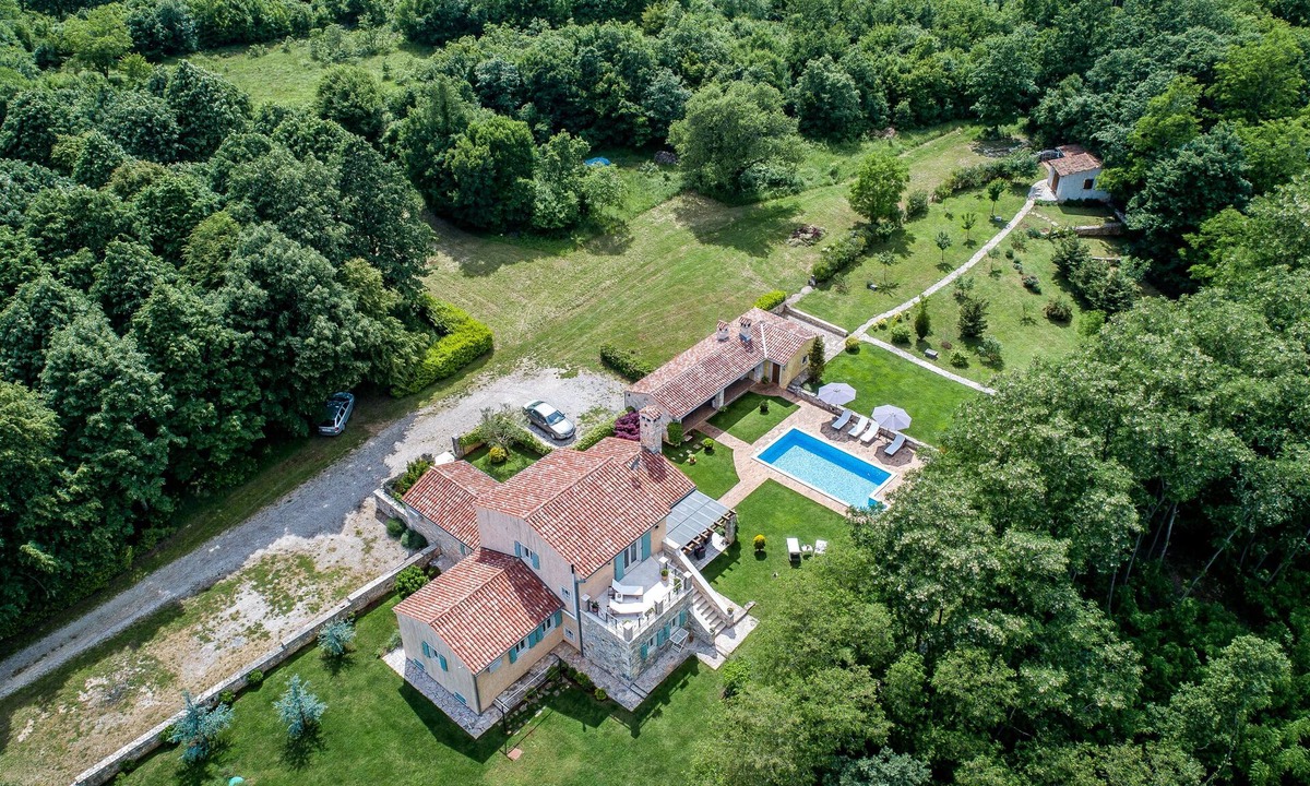 Prodol Villa | Peaceful,relaxing Villa with pool sorrounded with lime trees,plants and forest