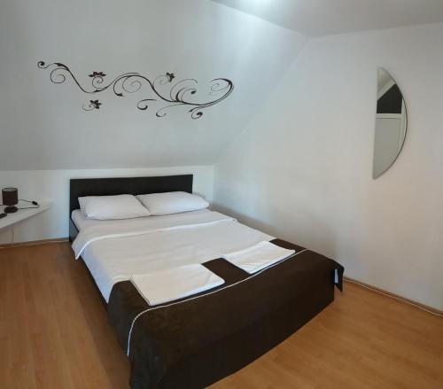 Cartisoara House | Pensiunea Denis