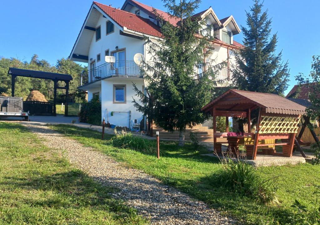 Bradu House | Pensiunea Iza