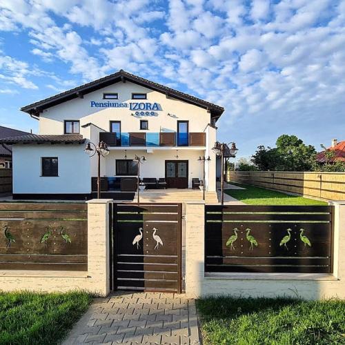 Crisan House | Pensiunea Izora