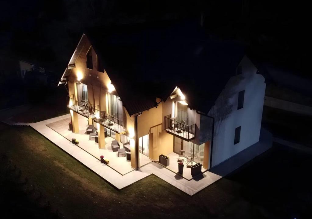 Comarnic House | Pensiunea PIRI LAND