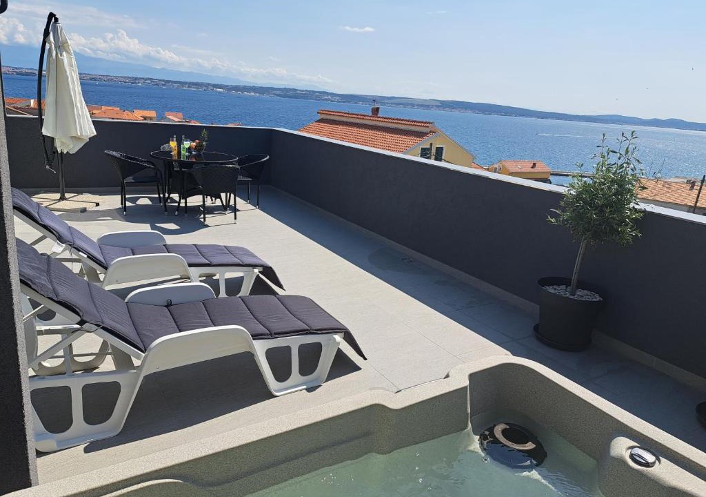Kali Apartment | Penthouse Petra with hot tub