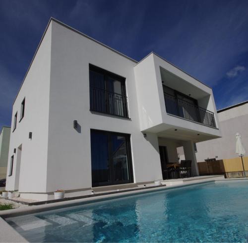 Rudine Villa | PERISKA Home