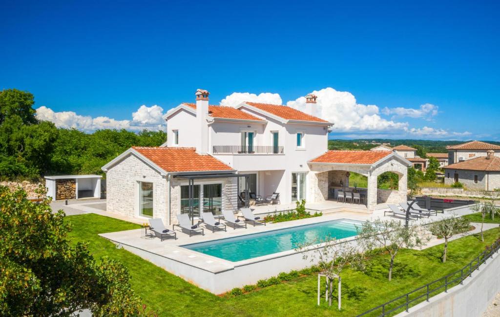 Sveti Lovrec House | Pet Friendly Home In Sveti Lovrec