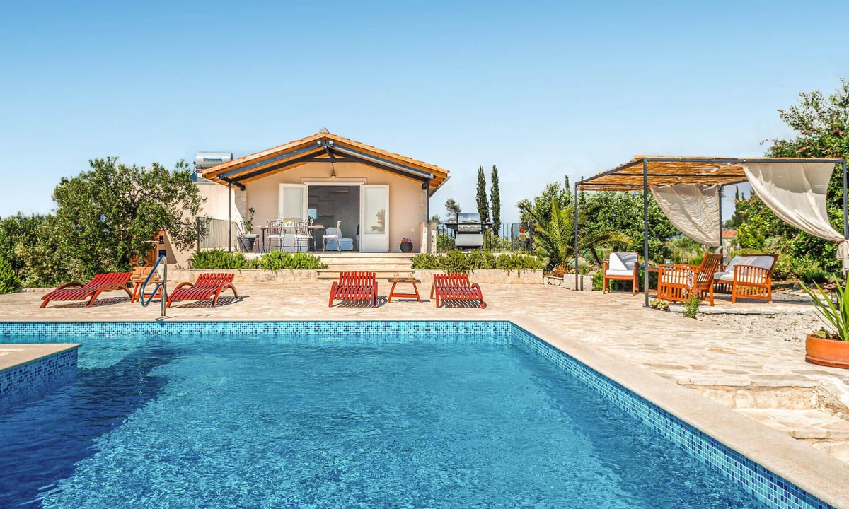 Sutivan House | Pet friendly home in Sutivan