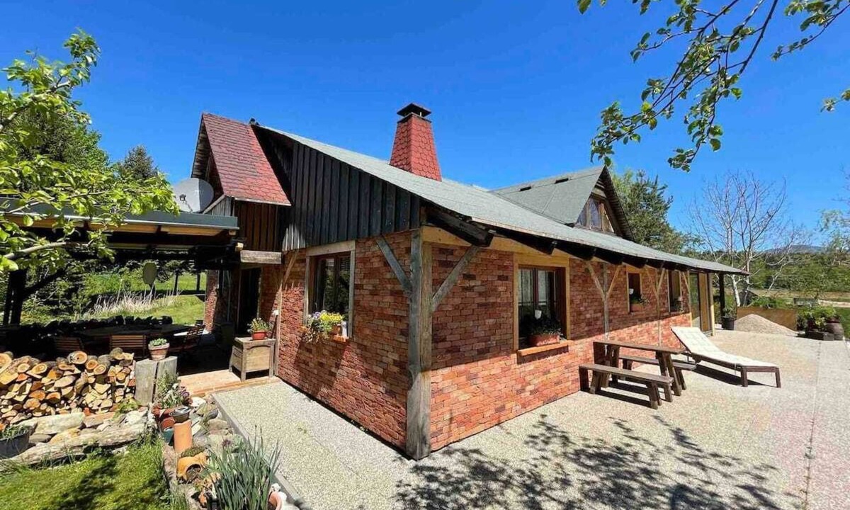 Celje House | Picturesque Lake House with a View - @JollyGetaways