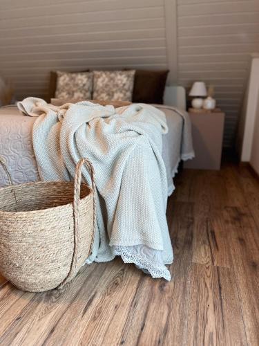 Lic Ski Chalet | Pine & Oak Holiday Home
