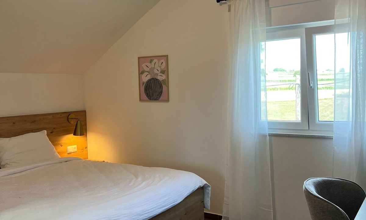 Irinovac Apartment | Pink Broom 1-bedroom with AC in charming Plitvice Lakes