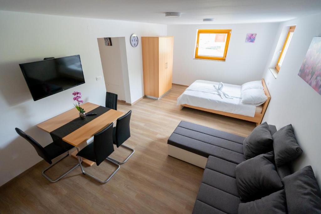 Senturska Gora Apartment | PJ Apartments & Wellness - Hot Tub & Sauna - Free Parking