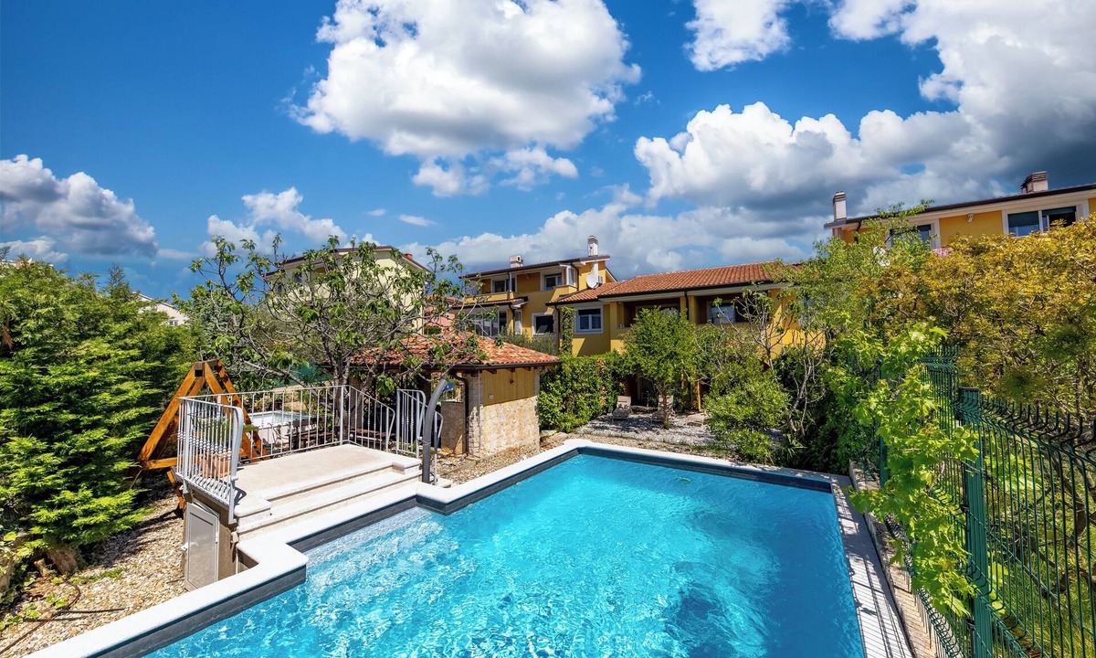 Kostrena Apartment | Pool and Garden Apartment Hortenzija 5, Kostrena, Croatia