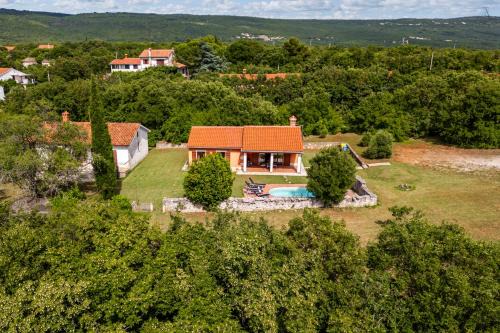 Trgetari House | Pool House in Greenery near Trget - Happy Rentals