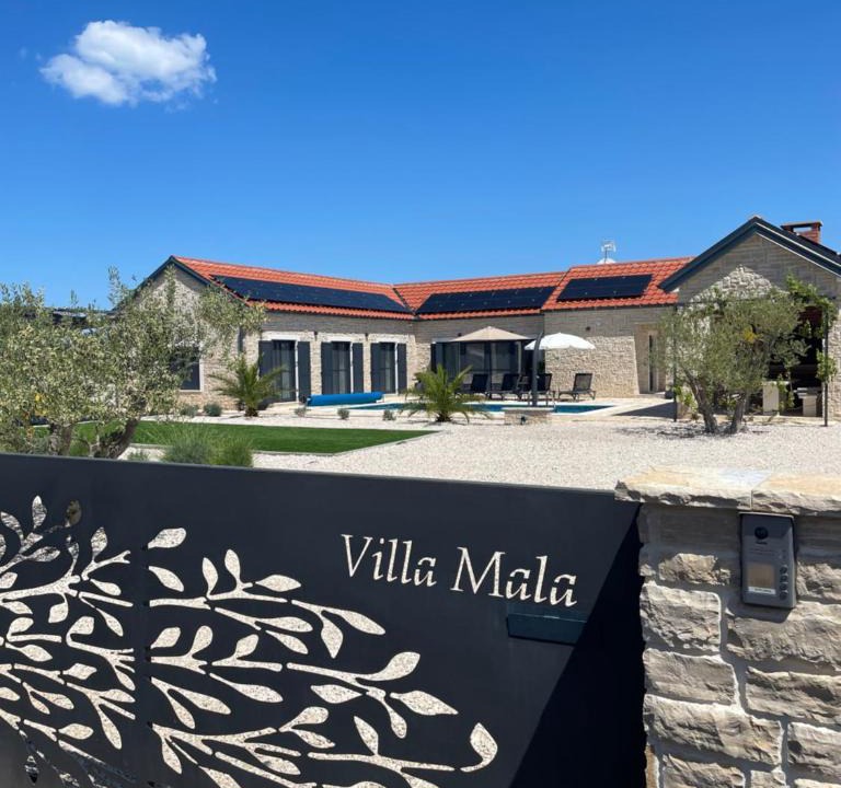 Privlaka Villa | Private Villa Mala, Heated Pool, Sauna & Gym