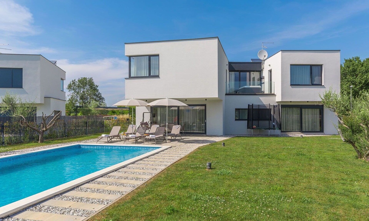 Novigrad Villa | Private Villa with hot tub, WIFI, A/C, private pool, TV, patio, pets allowed, panoramic view