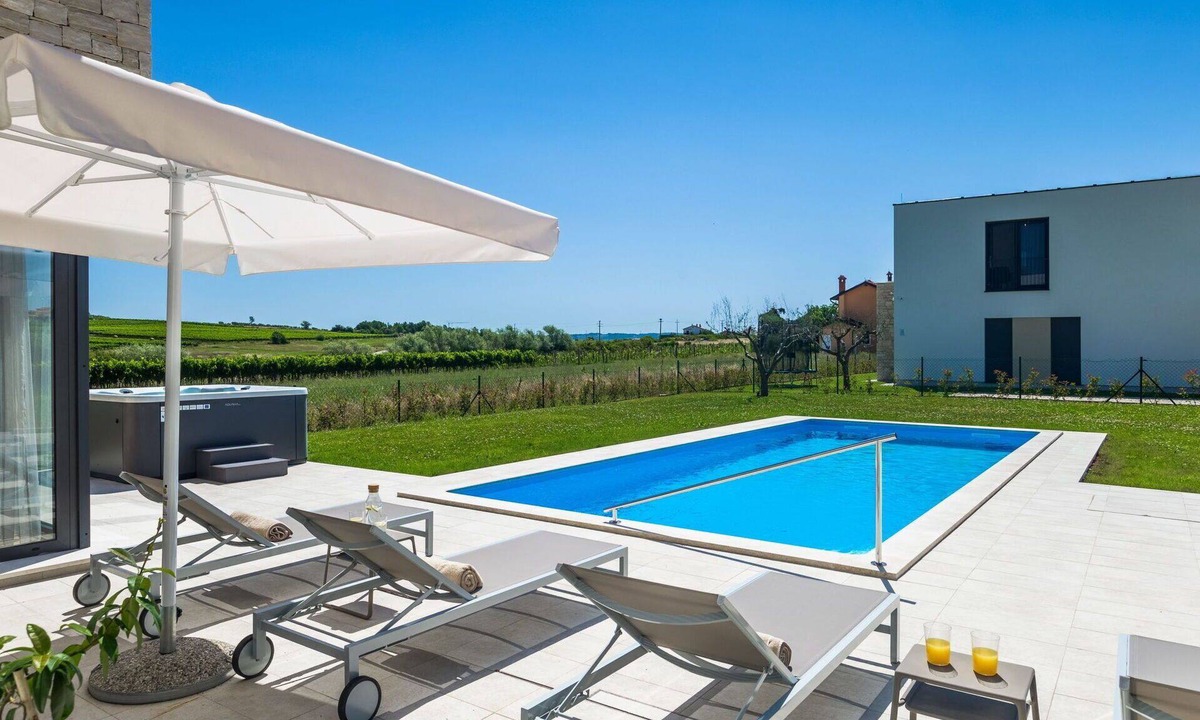 Brtonigla Villa | Private Villa with private pool, A/C, WIFI, hot tub, TV, terrace, pets allowed, panoramic view