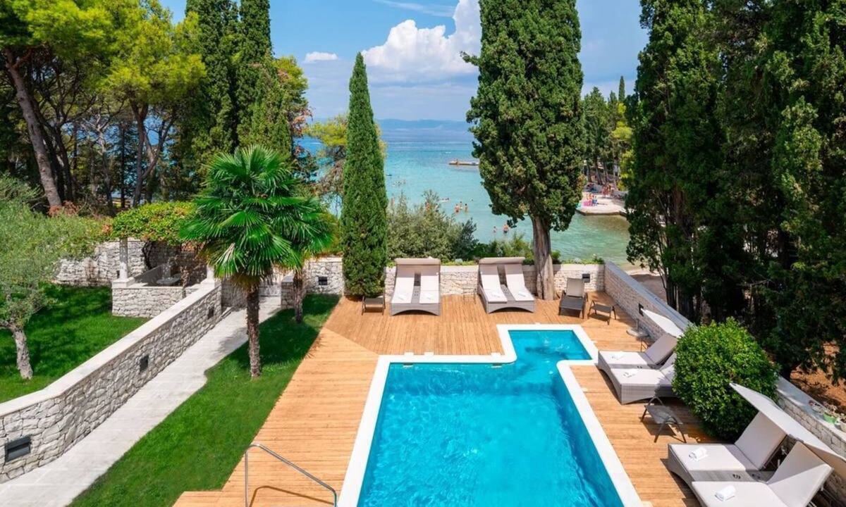 Milna (Brac) Villa | Private waterfront villa with swimming pool in Brac Island