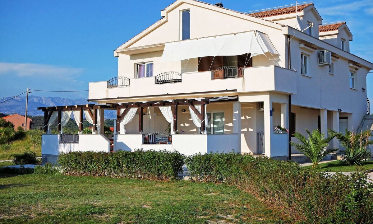 Ljubac Apartment | Refreshing Apartment in Ljubac with Shared Garden