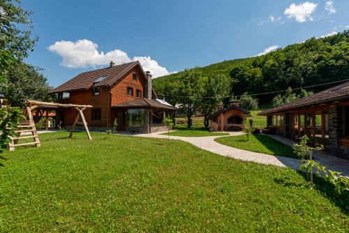 Gospic Ski Chalet | Rita Luxury Ranch