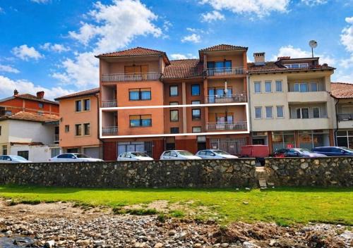 Prizren Apartment | Riverside2026 - Manzaraya Karşı Sabah Kahvesi
