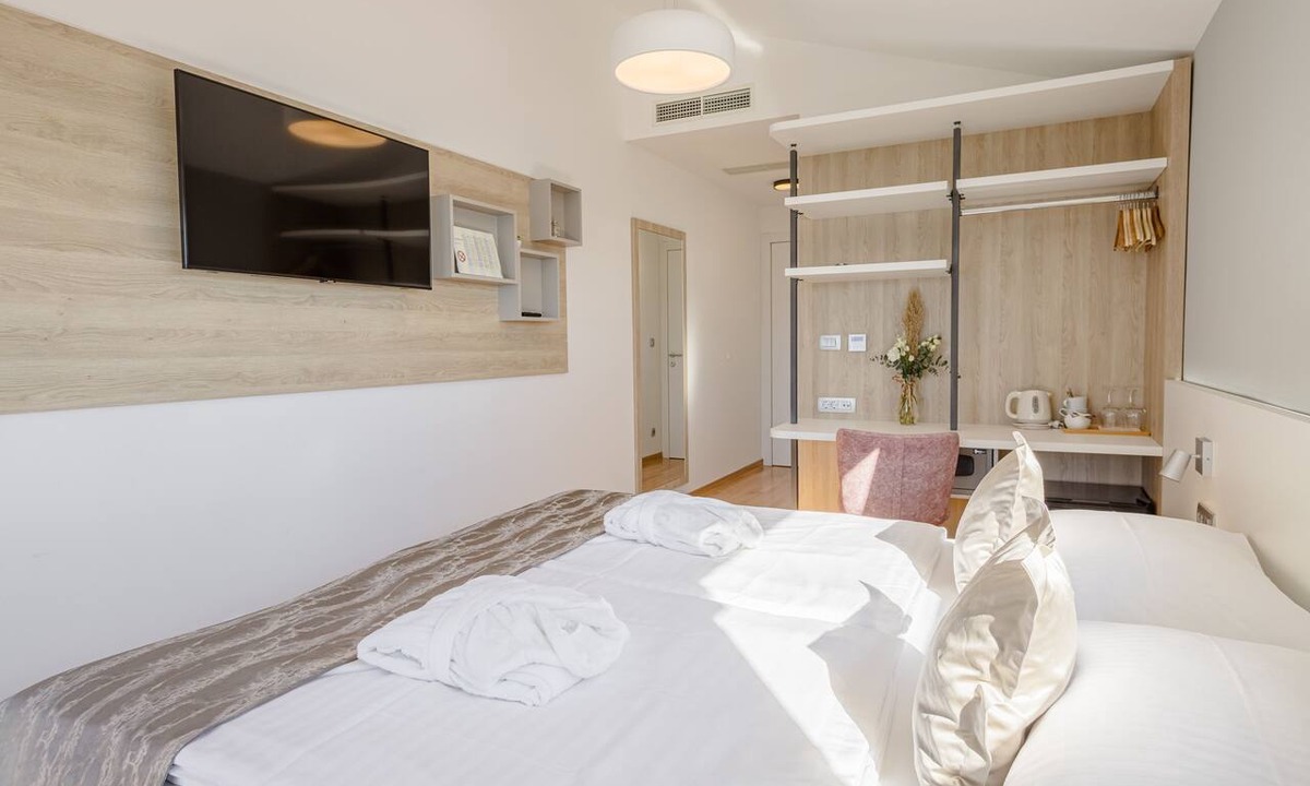 Duce Bed & Breakfast | Rogač Rooms & Restaurant