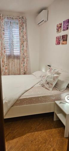 Vilanija House | Room Kris with private entrance & private bathroom