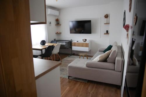 Vinkovci Apartment | Roza Cozy Apartment