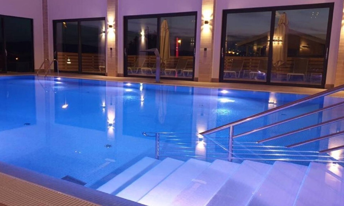 Sveti Filip i Jakov Apartment | Rubinić A3, 200m to the beach, indoor heated pool, 4 people, free WiFi, parking